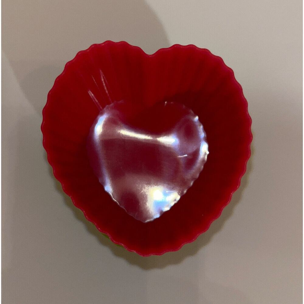 NWT Set Of 12 Bright Colored Heart Shaped Silicone Cupcake Liners